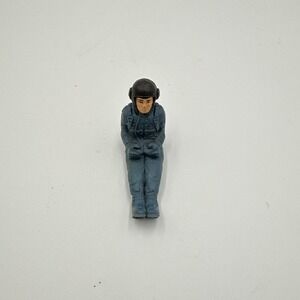 Figurine Pilot Sitting 1:24 Resin